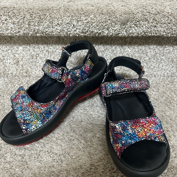 Wolky Rio Red Platform Sandal. Wearable Art. Sz 37/6.5 Comfort shoe. Colorful - Picture 2 of 10